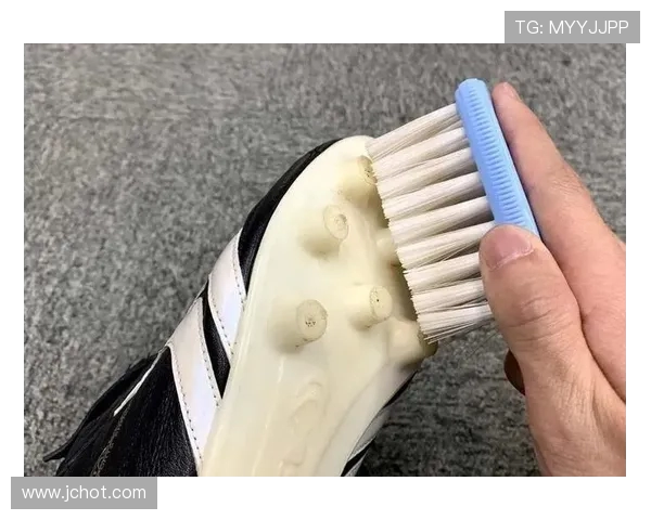 如何清洗织面足球鞋保持干净如新技巧分享