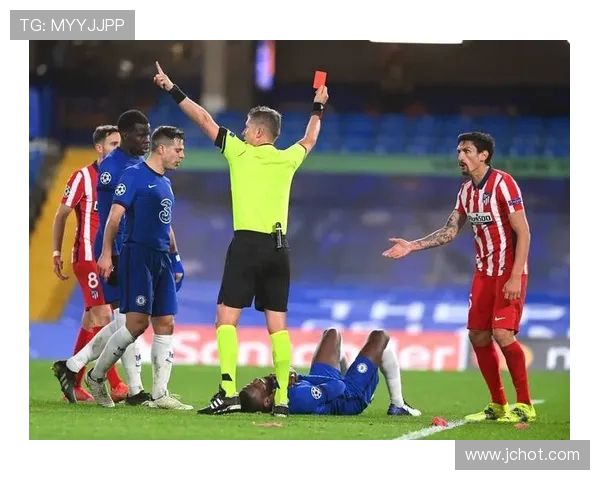 足球八强赛黄牌累积规则解读：是否会影响决赛出场资格